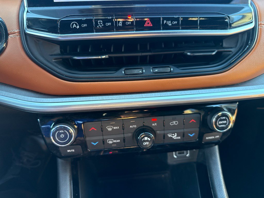 Certified 2025 Jeep Compass Limited AWD/4WD image 22