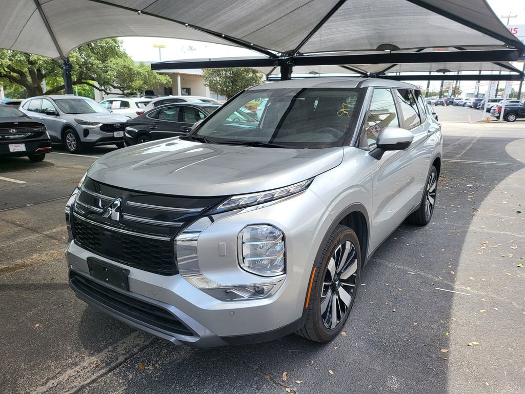 Used 2025 Mitsubishi Outlander SE