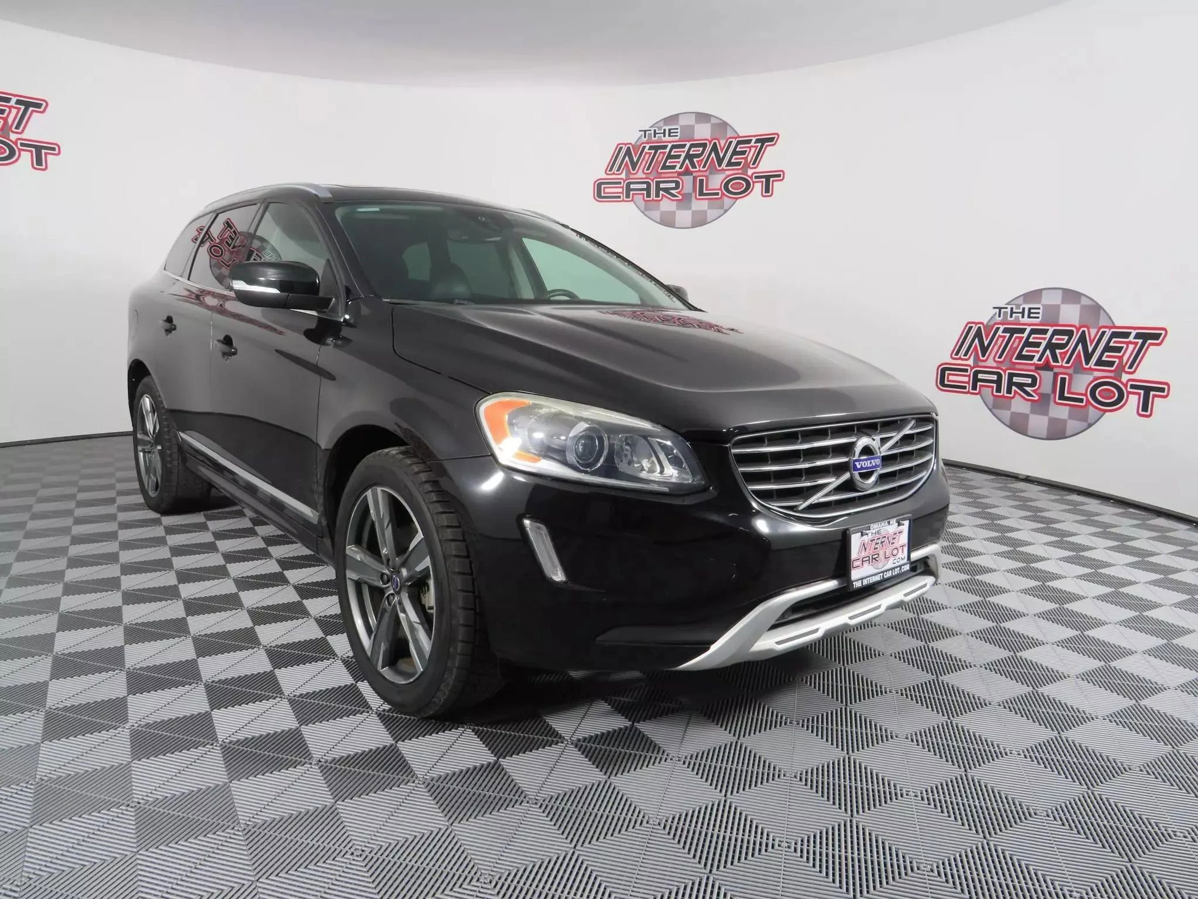 Used 2017 Volvo XC60 T6 Dynamic w/ Preferred Option Package image 3