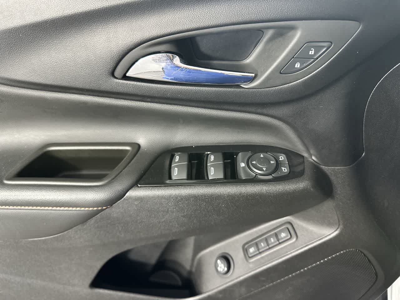 Used 2024 Chevrolet Equinox Premier FWD image 12