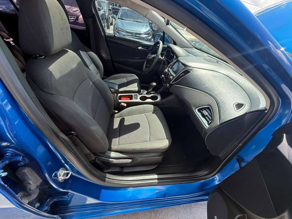 Used 2017 Chevrolet Cruze LT w/ Sun And Sound Package FWD image 11