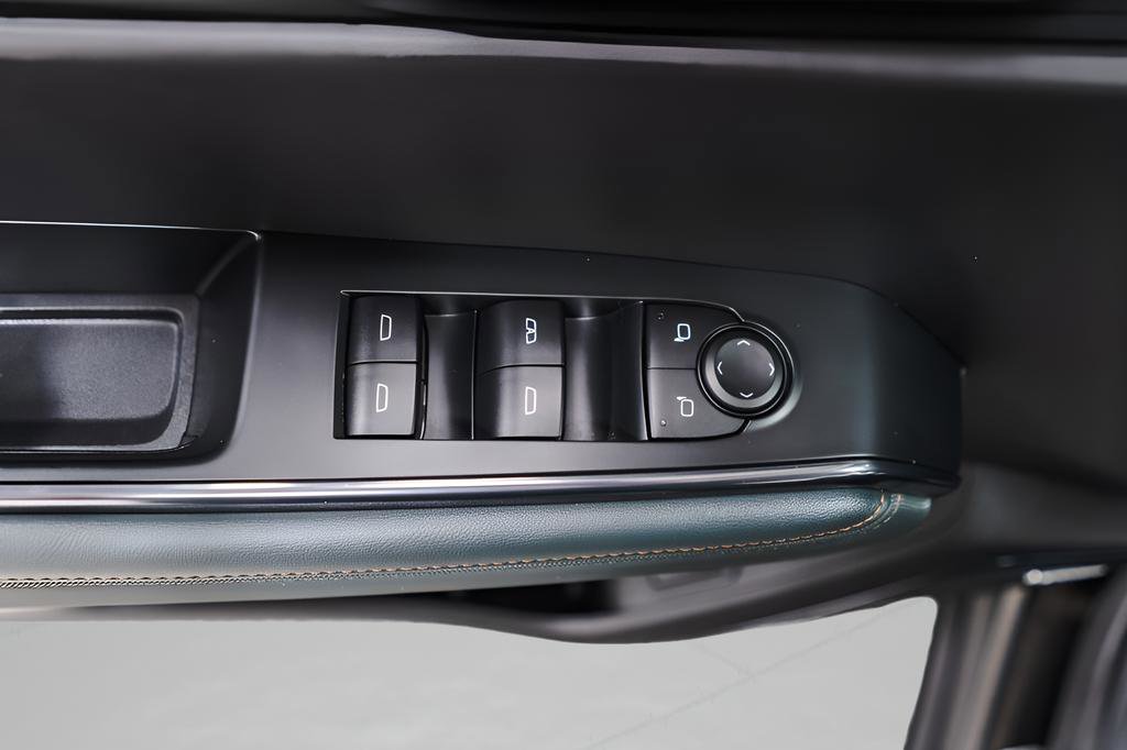 Used 2025 GMC Acadia AT4 w/ Luxury Package image 25