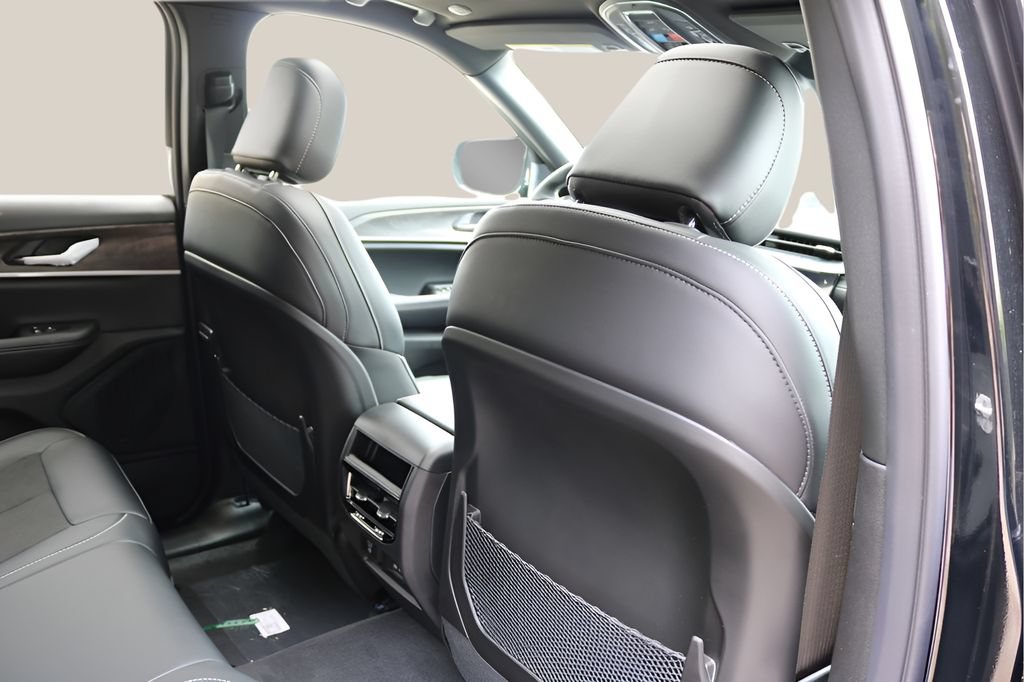 New 2026 Jeep Grand Cherokee Altitude AWD/4WD image 19