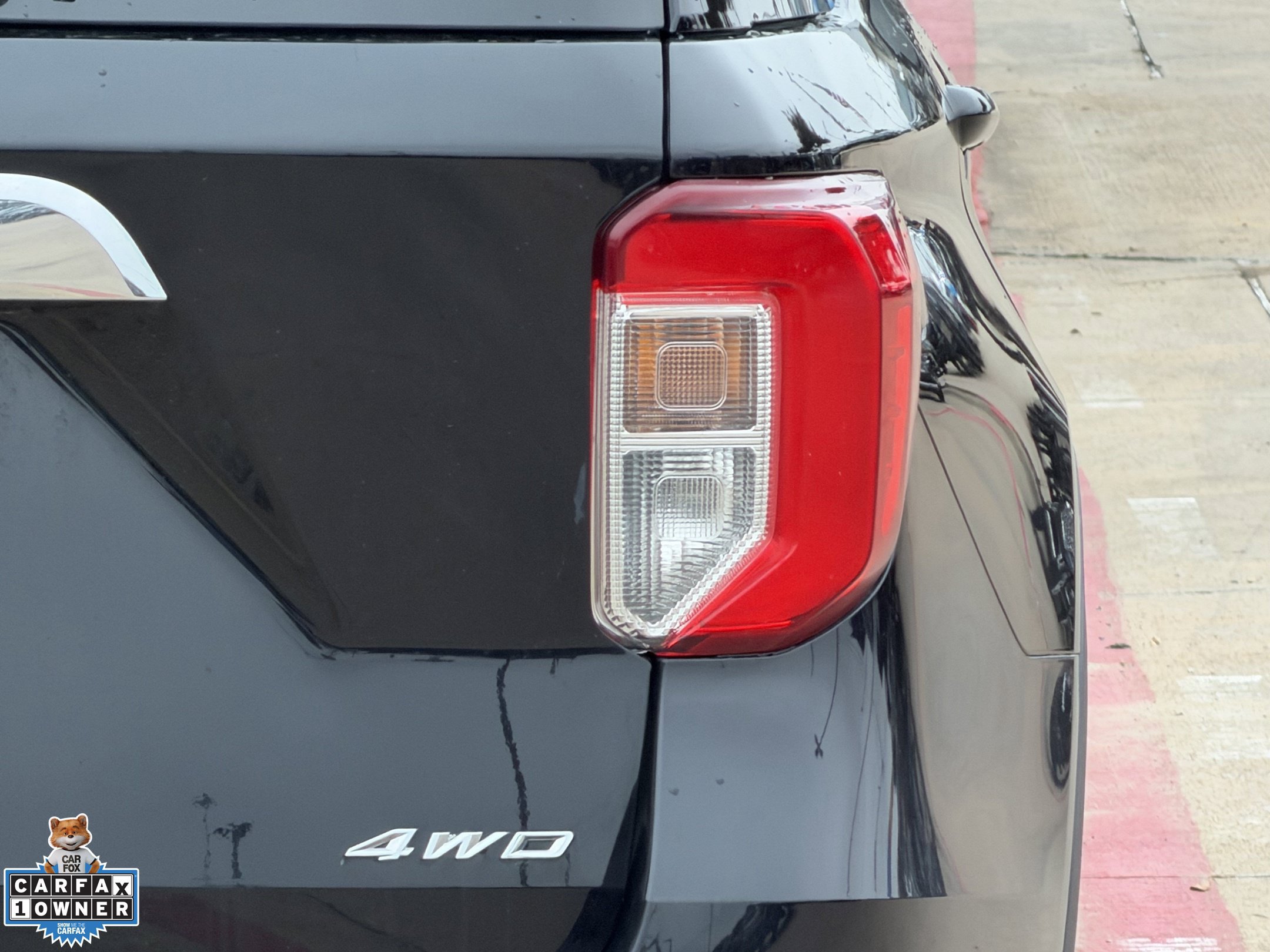 Used 2023 Ford Explorer XLT w/ Equipment Group 202A AWD/4WD image 10