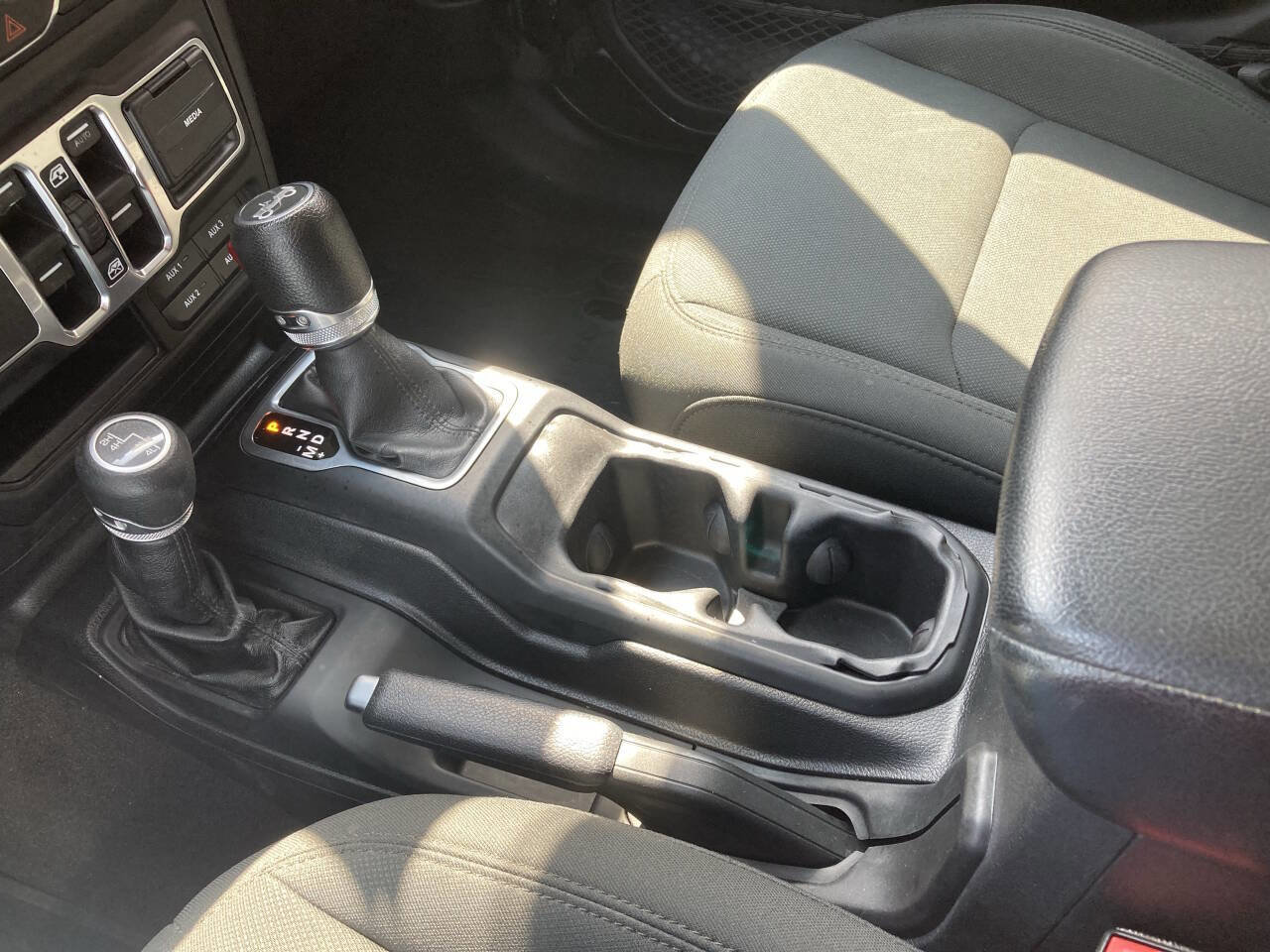 Used 2018 Jeep Wrangler Unlimited Sport S image 29