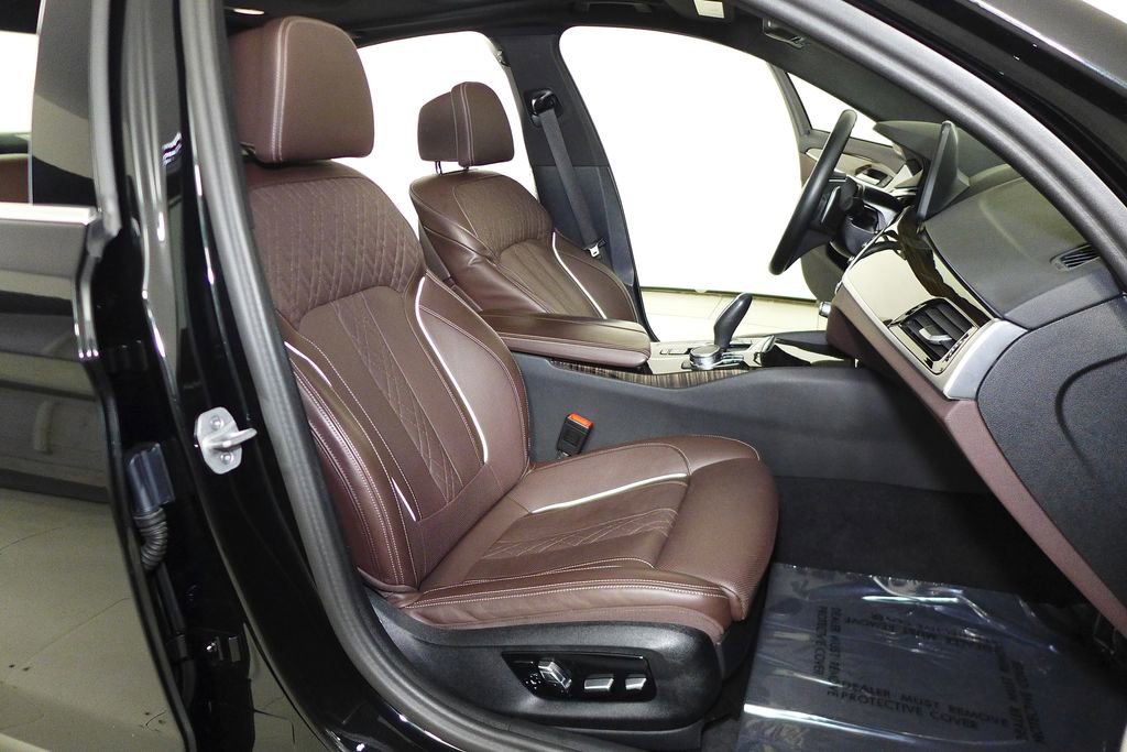 Certified 2023 BMW 530e w/ Premium Package image 18