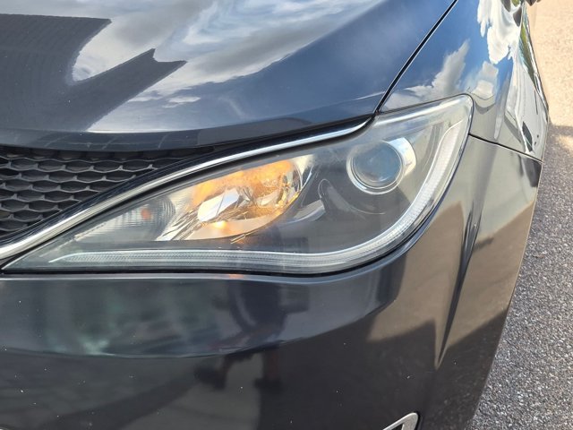 Used 2020 Chrysler Pacifica Touring-L FWD image 7
