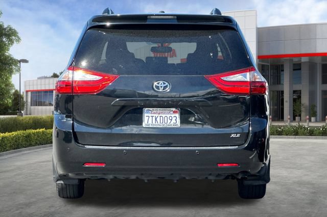 Used 2016 Toyota Sienna XLE w/ XLE Navigation Package FWD image 5