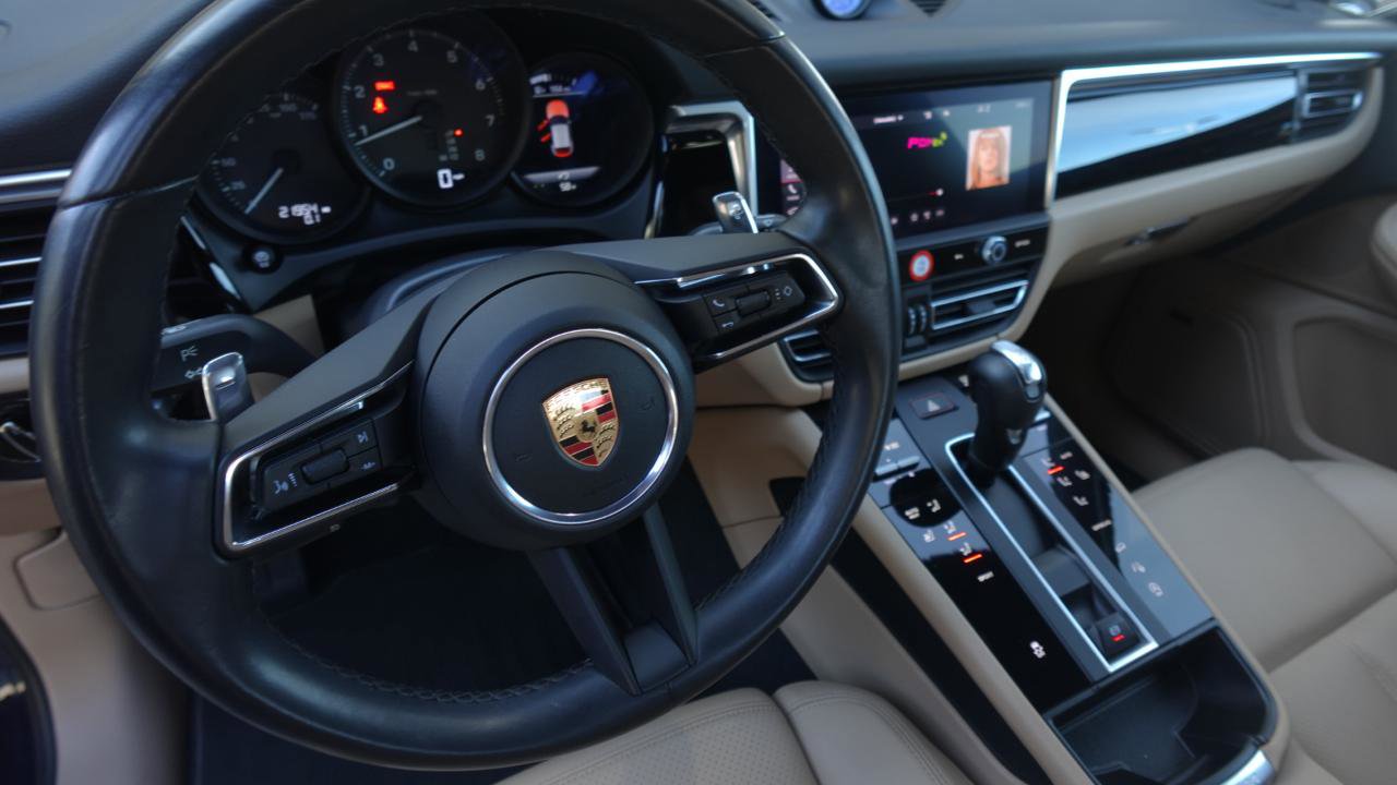 Used 2022 Porsche Macan w/ Premium Package AWD/4WD image 10