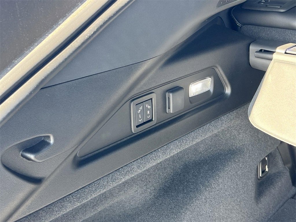 New 2026 Cadillac Lyriq V image 31