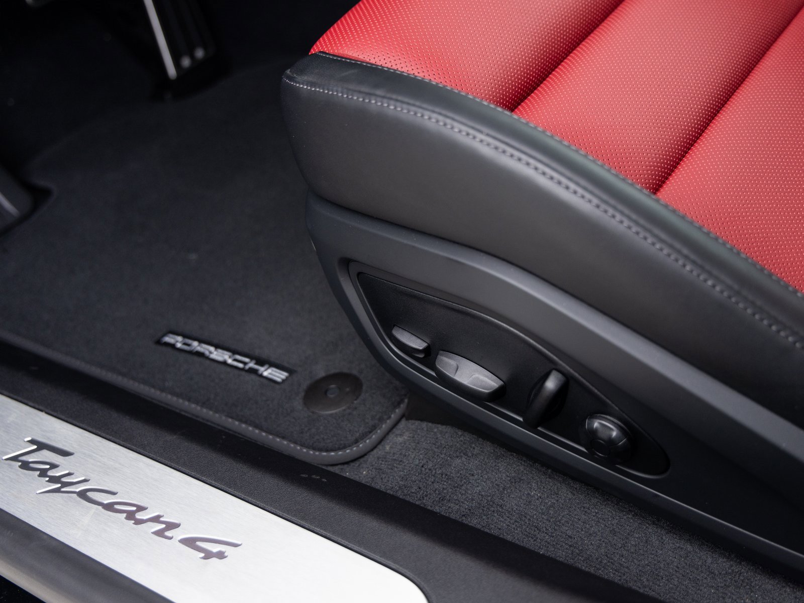 Certified 2025 Porsche Taycan 4 Cross Turismo image 21