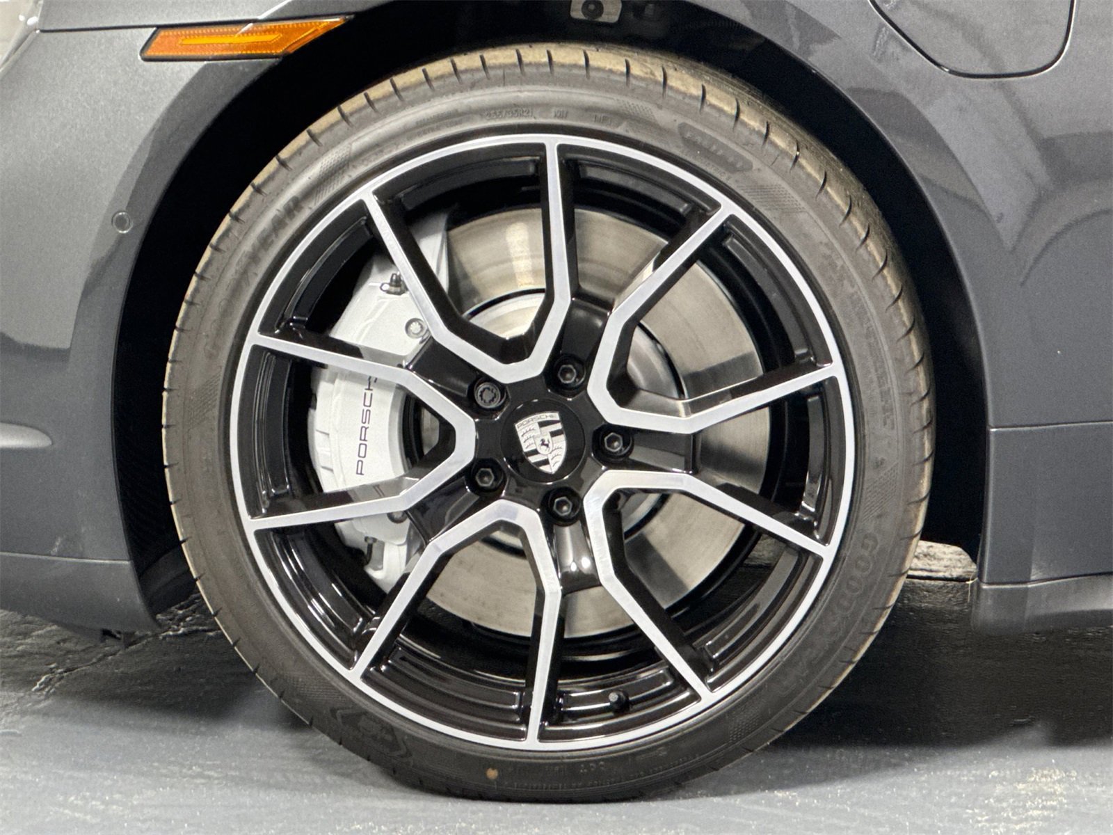 Used 2025 Porsche Taycan image 30