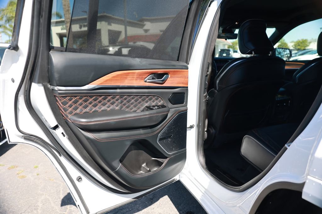 Used 2022 Jeep Grand Cherokee Summit AWD/4WD image 38