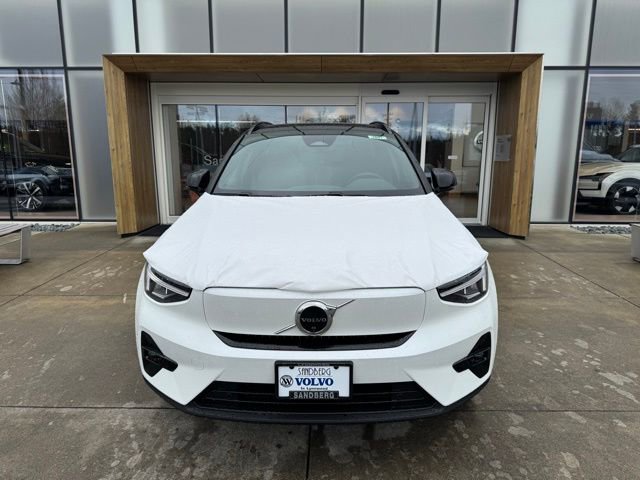 New 2026 Volvo EX40 Plus w/ Climate Package image 3