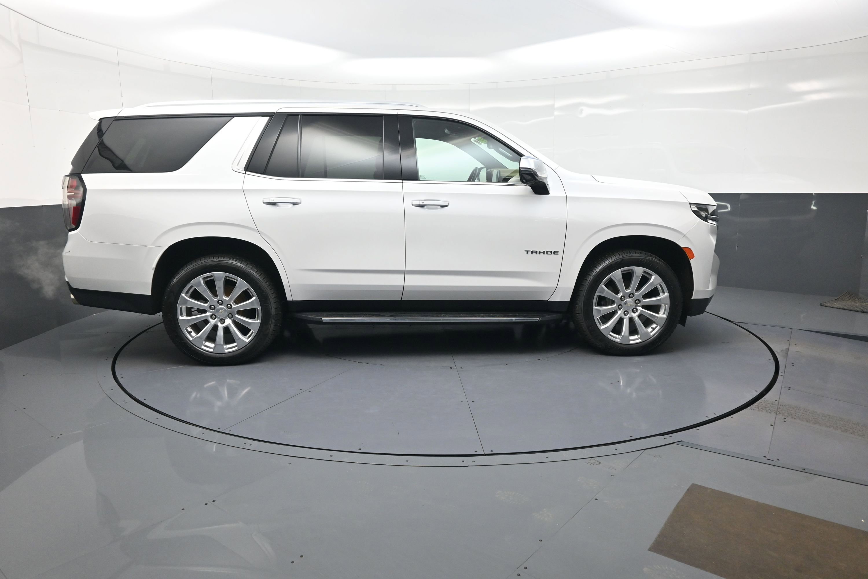 Used 2021 Chevrolet Tahoe Premier w/ Premium Package image 2