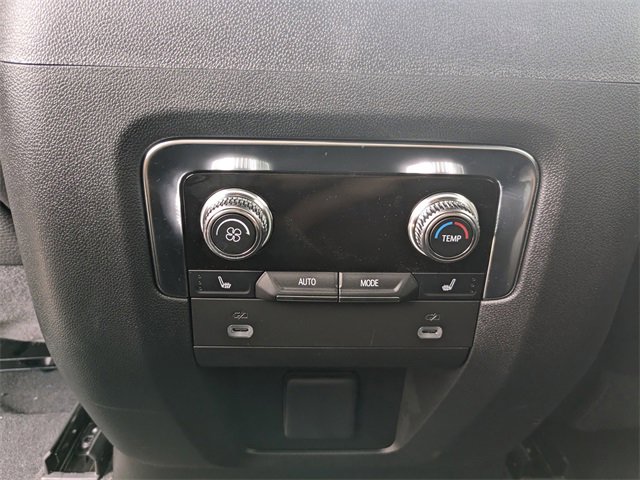 Used 2024 GMC Yukon XL Denali image 17