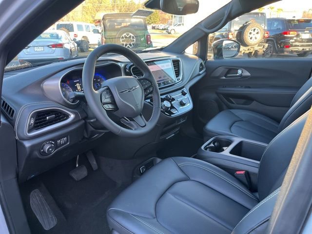 Used 2026 Chrysler Pacifica Select w/ S Appearance Package FWD image 6