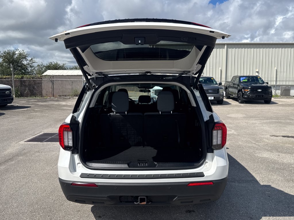 Used 2025 Ford Explorer Active RWD image 30