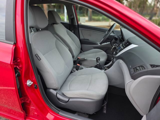 Used 2013 Hyundai Accent GS image 29