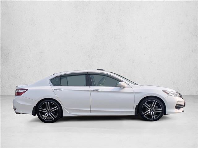 Used 2016 Honda Accord Touring image 4