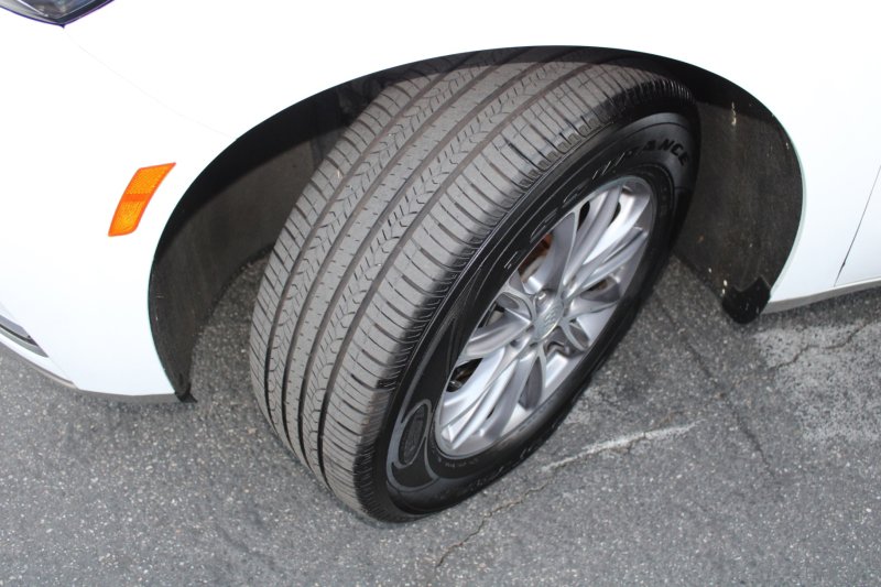 Used 2022 Buick Enclave Essence image 17