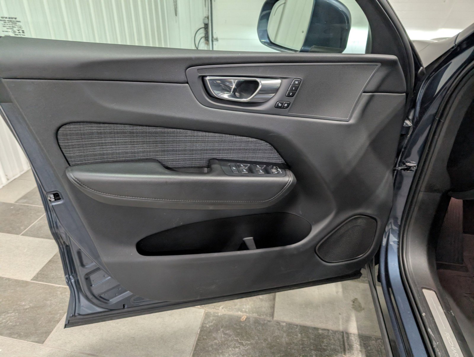 Used 2023 Volvo XC60 T8 Core image 12