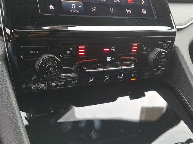 New 2025 Jeep Grand Cherokee Altitude image 13