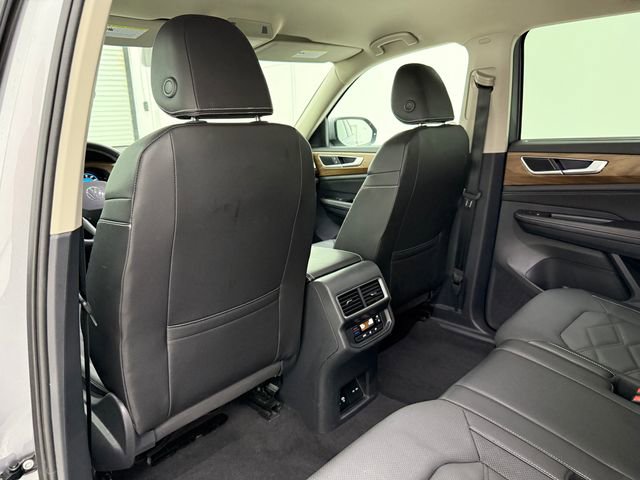 Used 2025 Volkswagen Atlas SE FWD image 30
