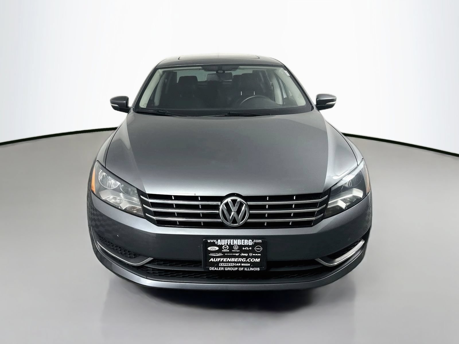 Used 2015 Volkswagen Passat TDI SE FWD image 2