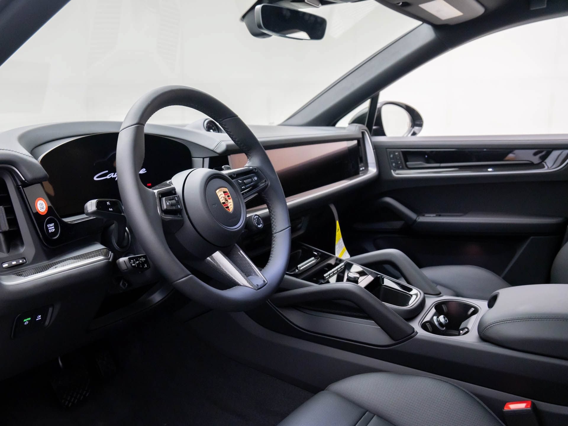 Certified 2025 Porsche Cayenne E-Hybrid Coupe AWD/4WD image 4
