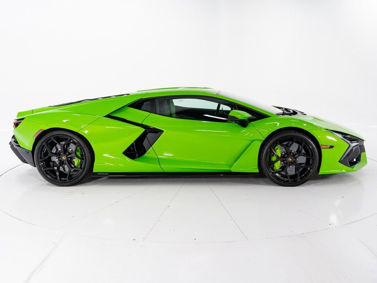 Used 2024 Lamborghini Revuelto image 6