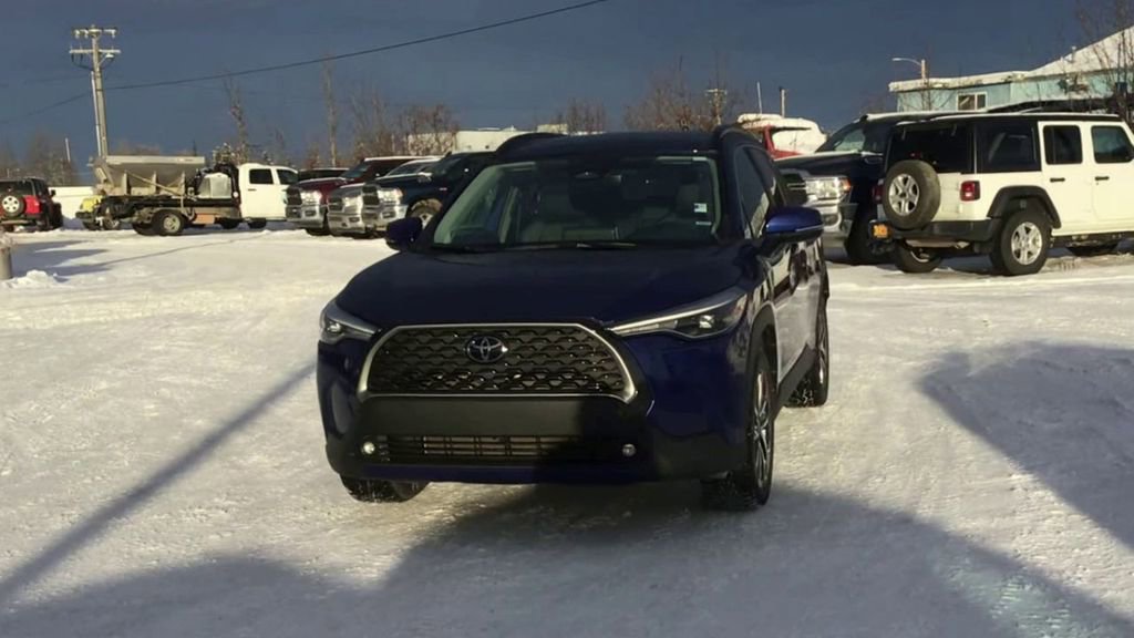 Used 2023 Toyota Corolla Cross XLE w/ Convenience Package image 3