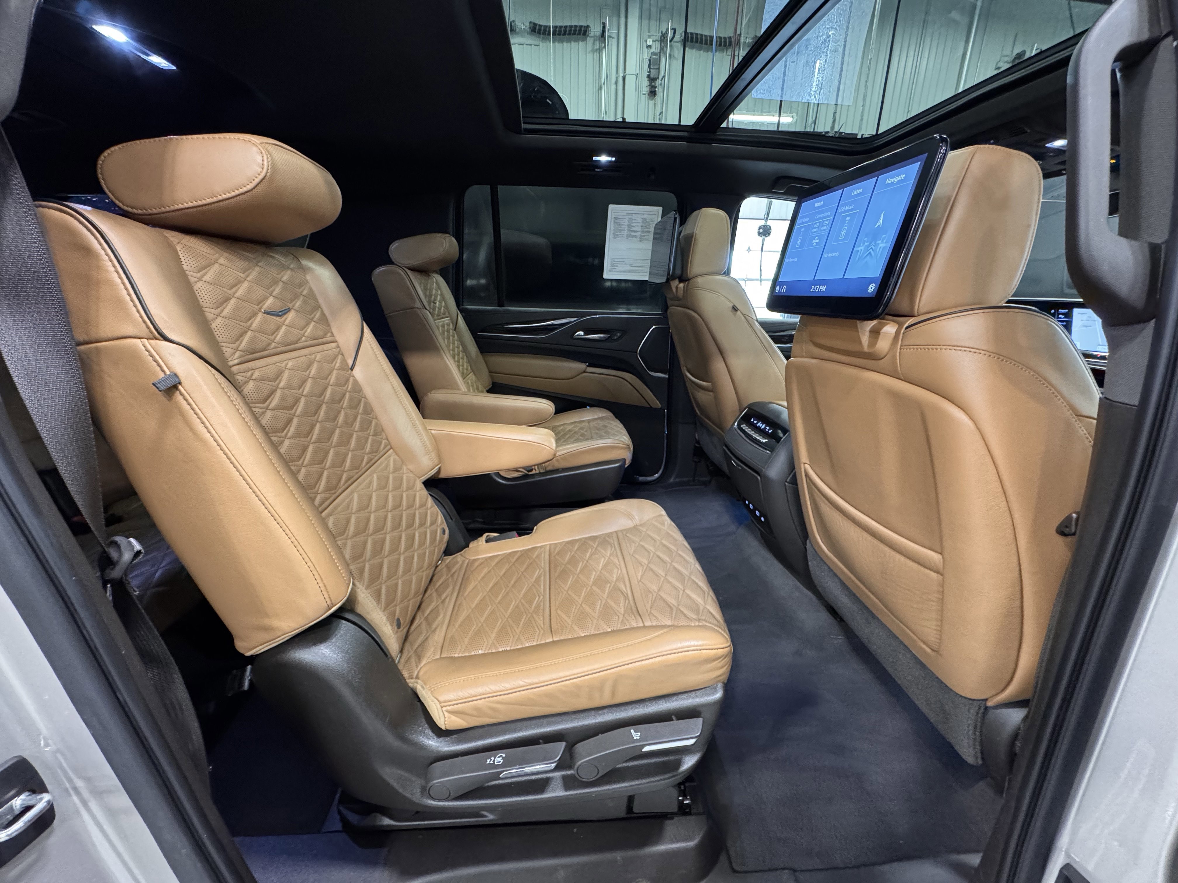 Used 2021 Cadillac Escalade ESV Premium Luxury w/ Driver Assist Tech Package image 32