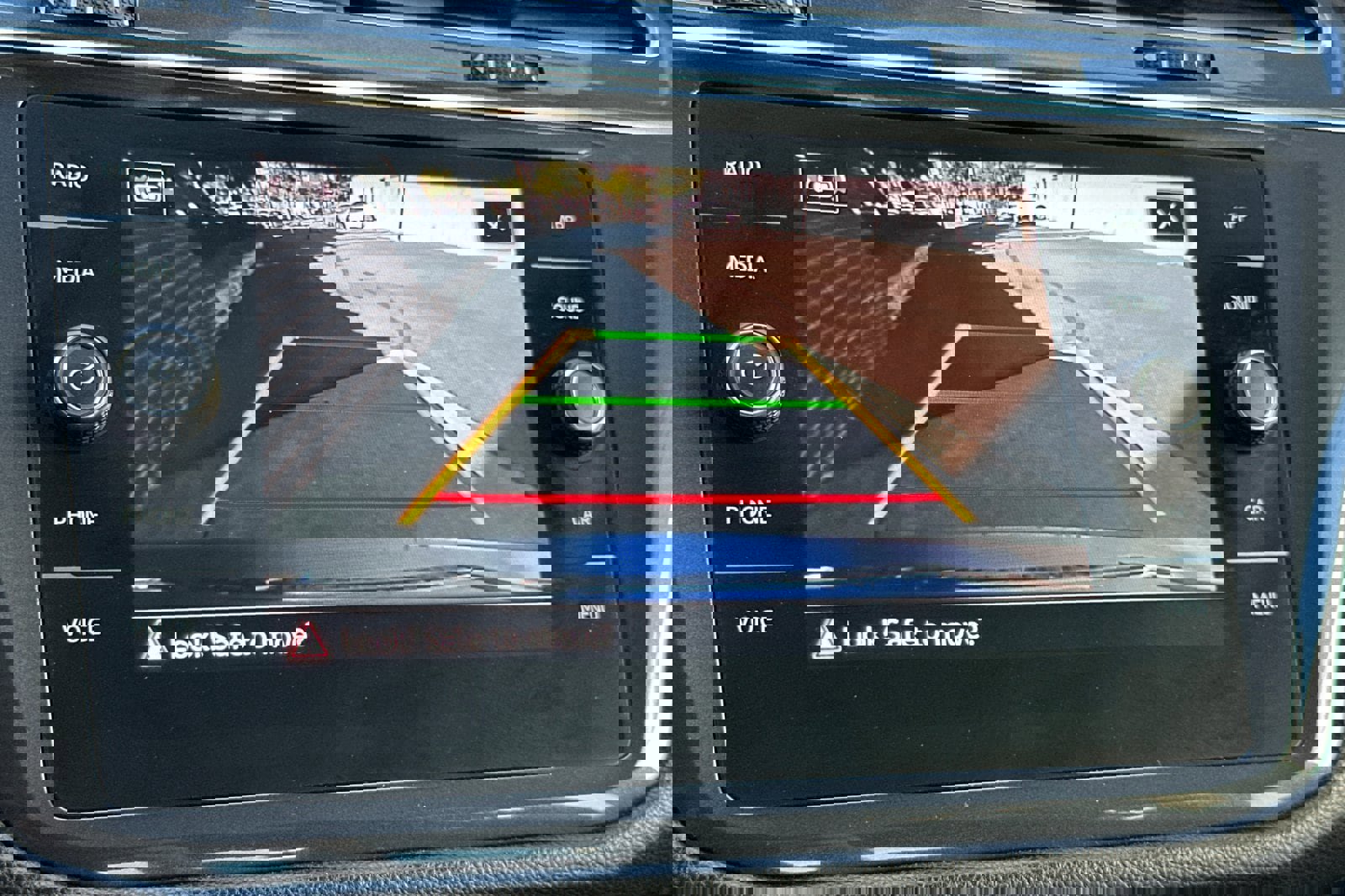 Used 2022 Volkswagen Tiguan SE image 16