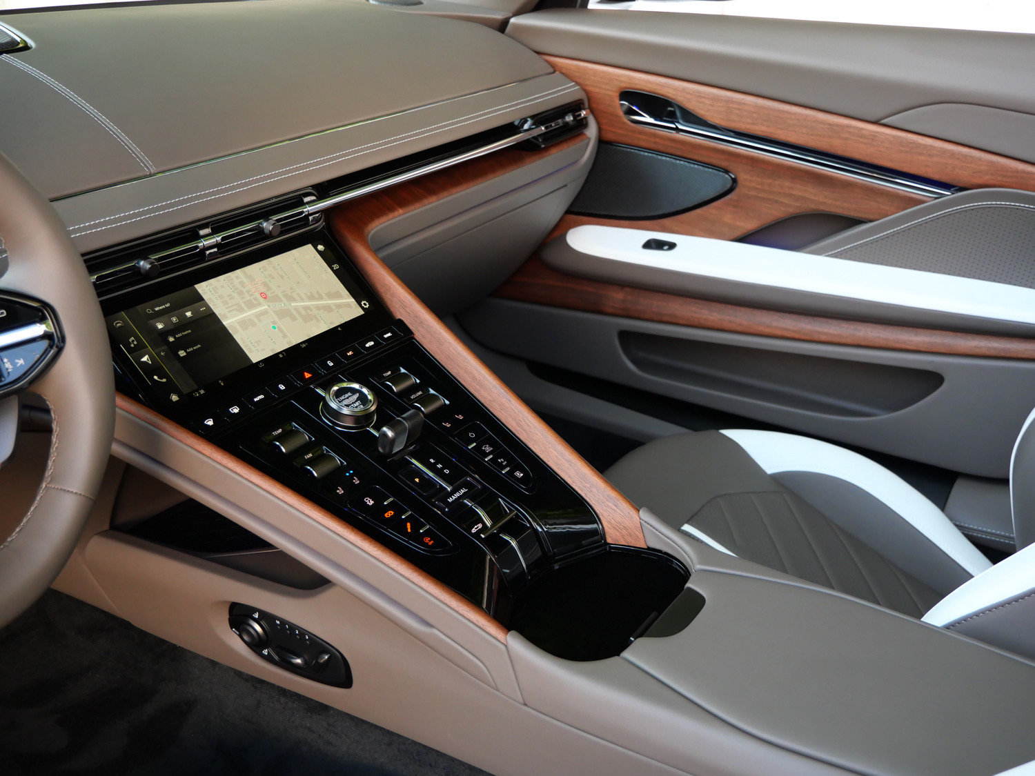 New 2026 Aston Martin DB12 Convertible RWD image 10