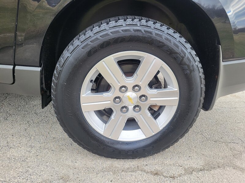 Used 2012 Chevrolet Traverse LT FWD image 27