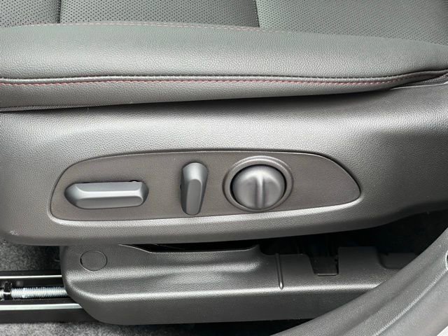 Used 2025 Chevrolet Trax RS w/ Driver Confidence Package image 35