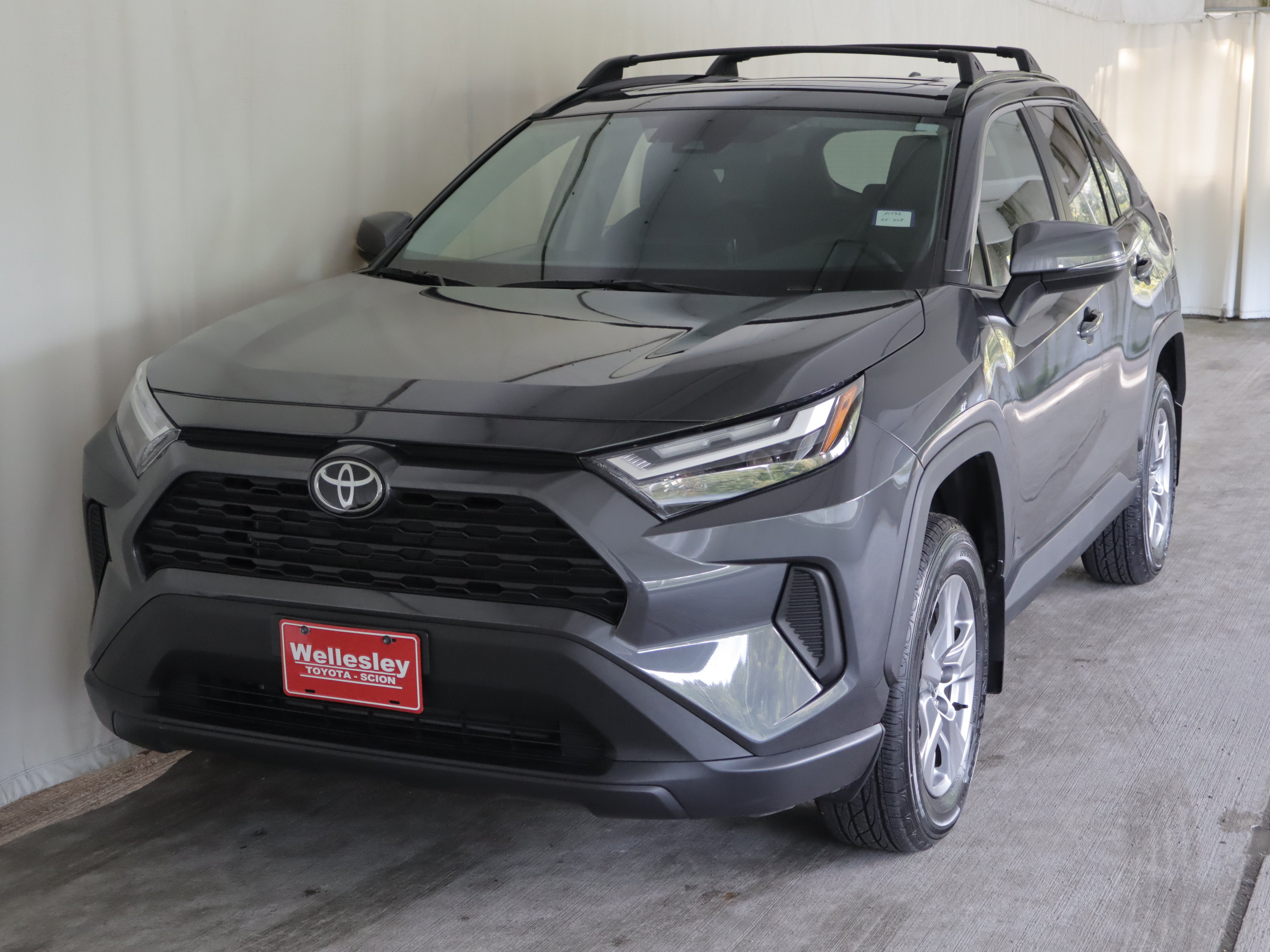 Used 2025 Toyota RAV4 XLE AWD/4WD image 24