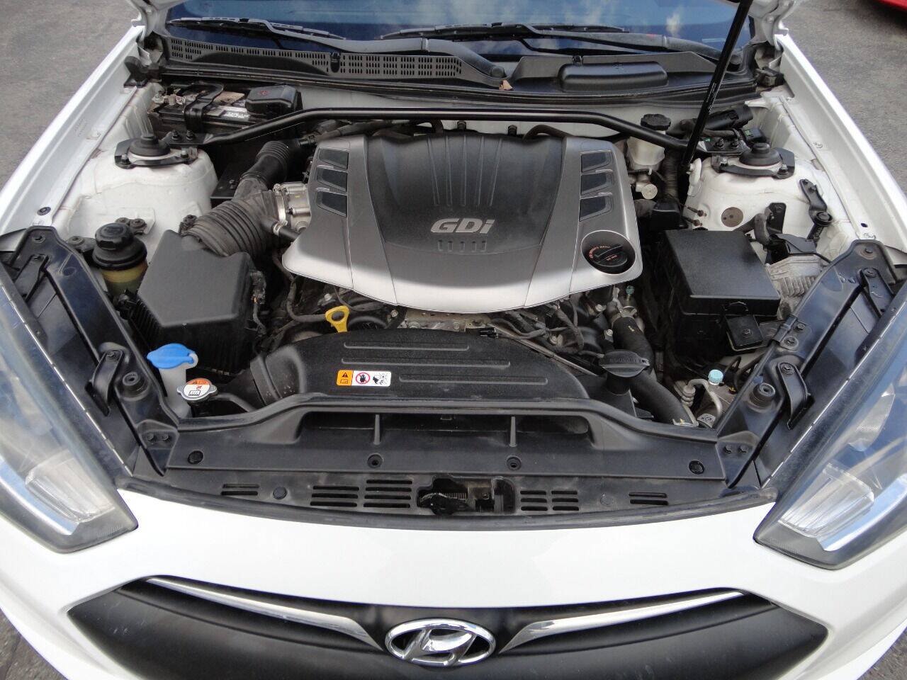 Used 2016 Hyundai Genesis 3.8 RWD image 15