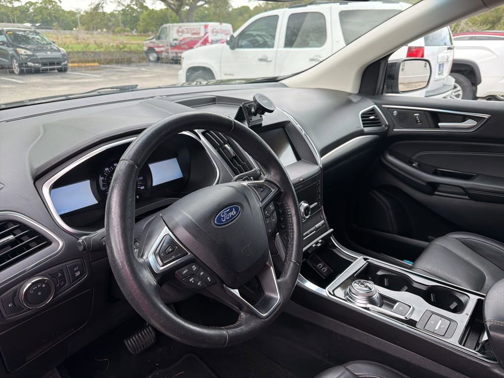Used 2020 Ford Edge Titanium image 9