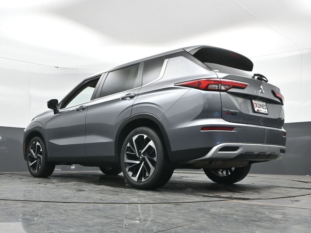 Used 2024 Mitsubishi Outlander SE image 51