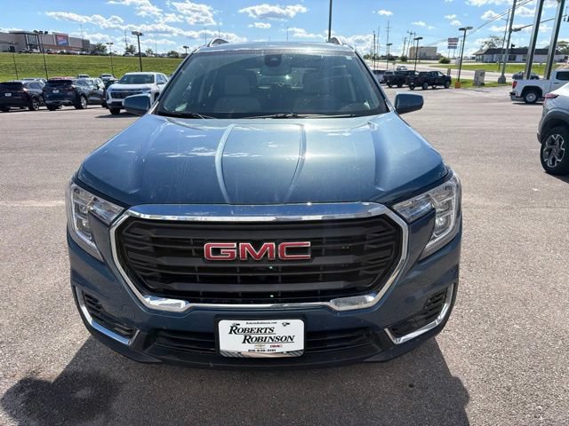 Used 2024 GMC Terrain SLE w/ Driver Convenience Package AWD/4WD image 4