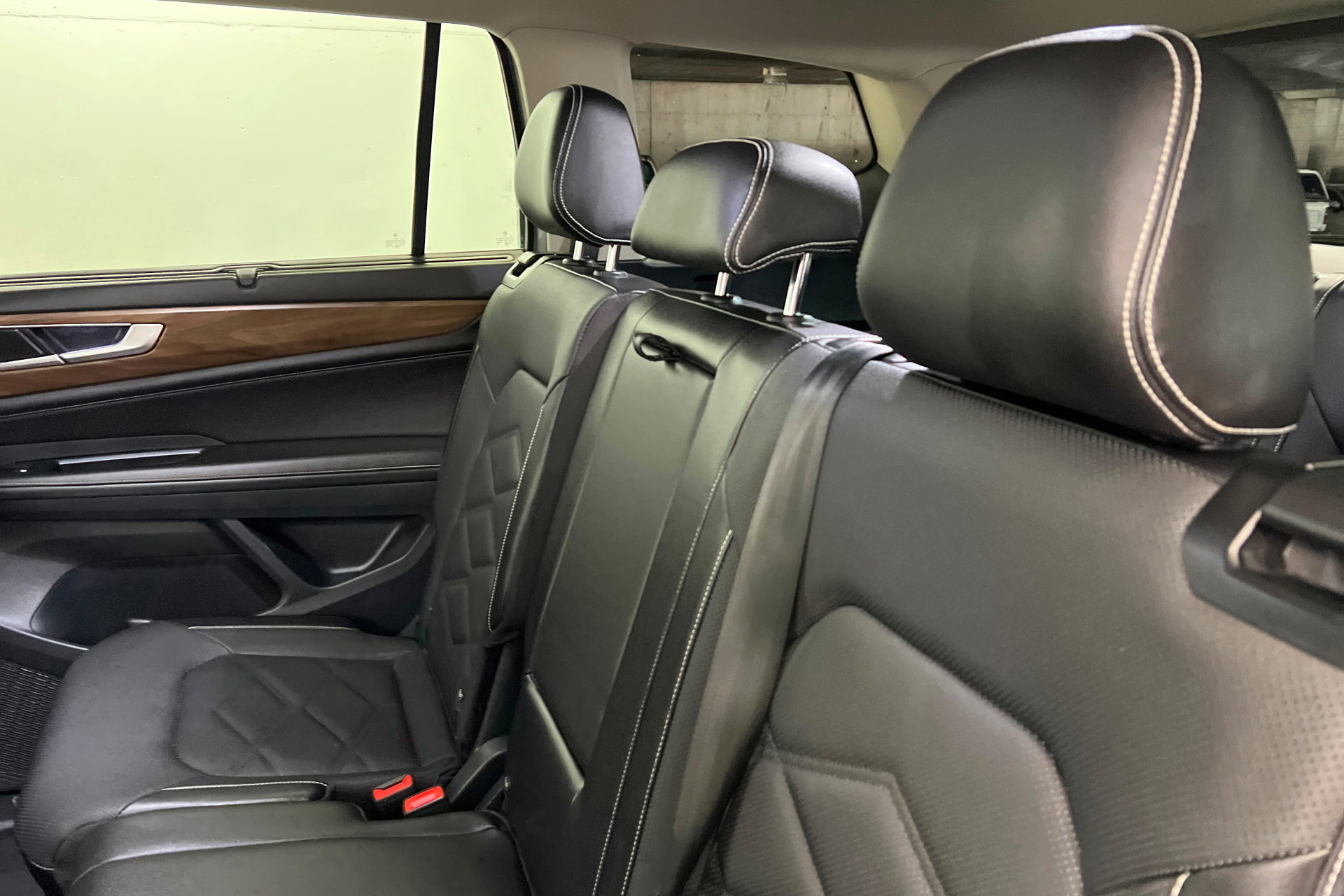 Used 2025 Volkswagen Atlas SE AWD/4WD image 21
