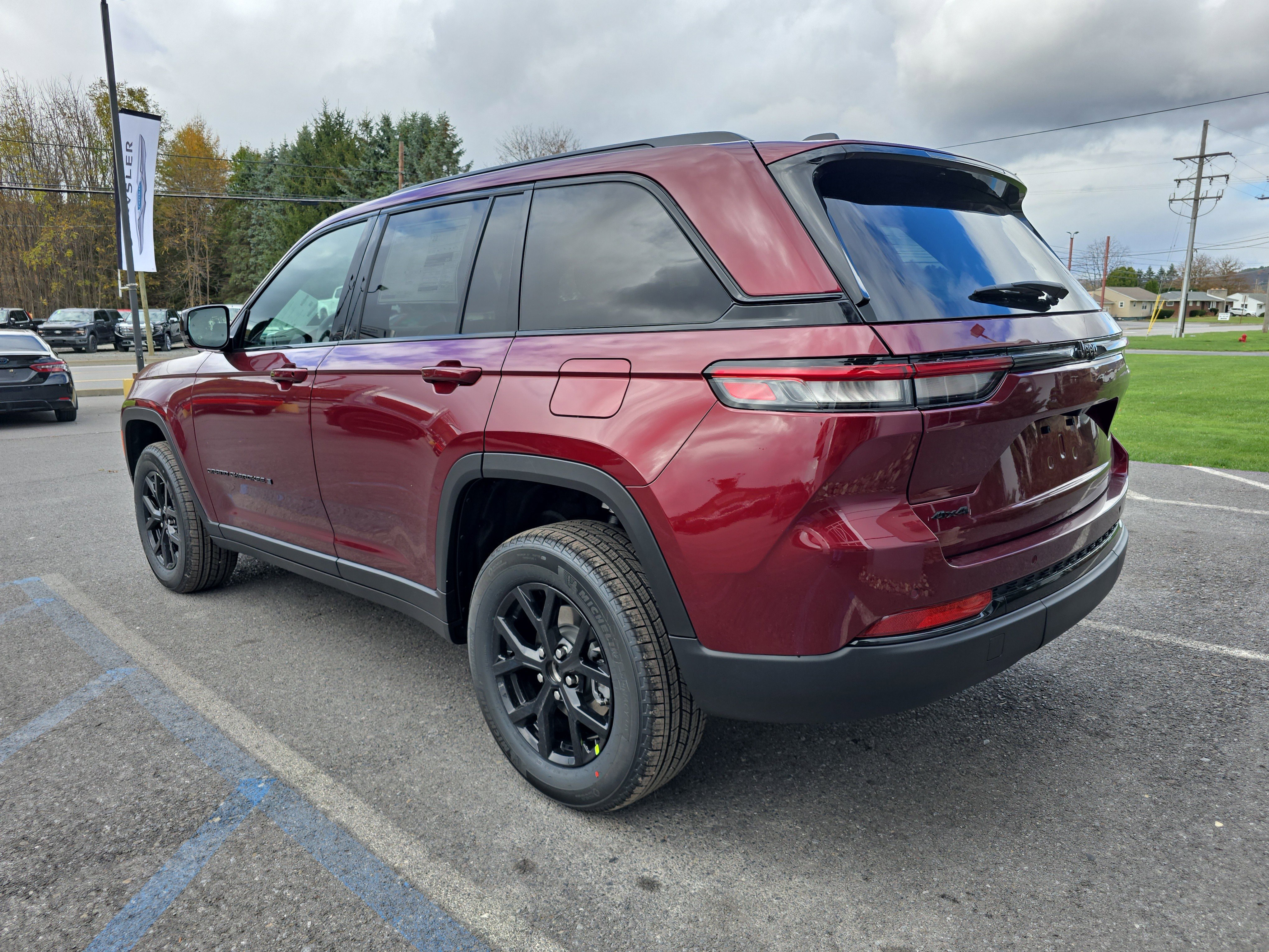 New 2025 Jeep Grand Cherokee Altitude image 6