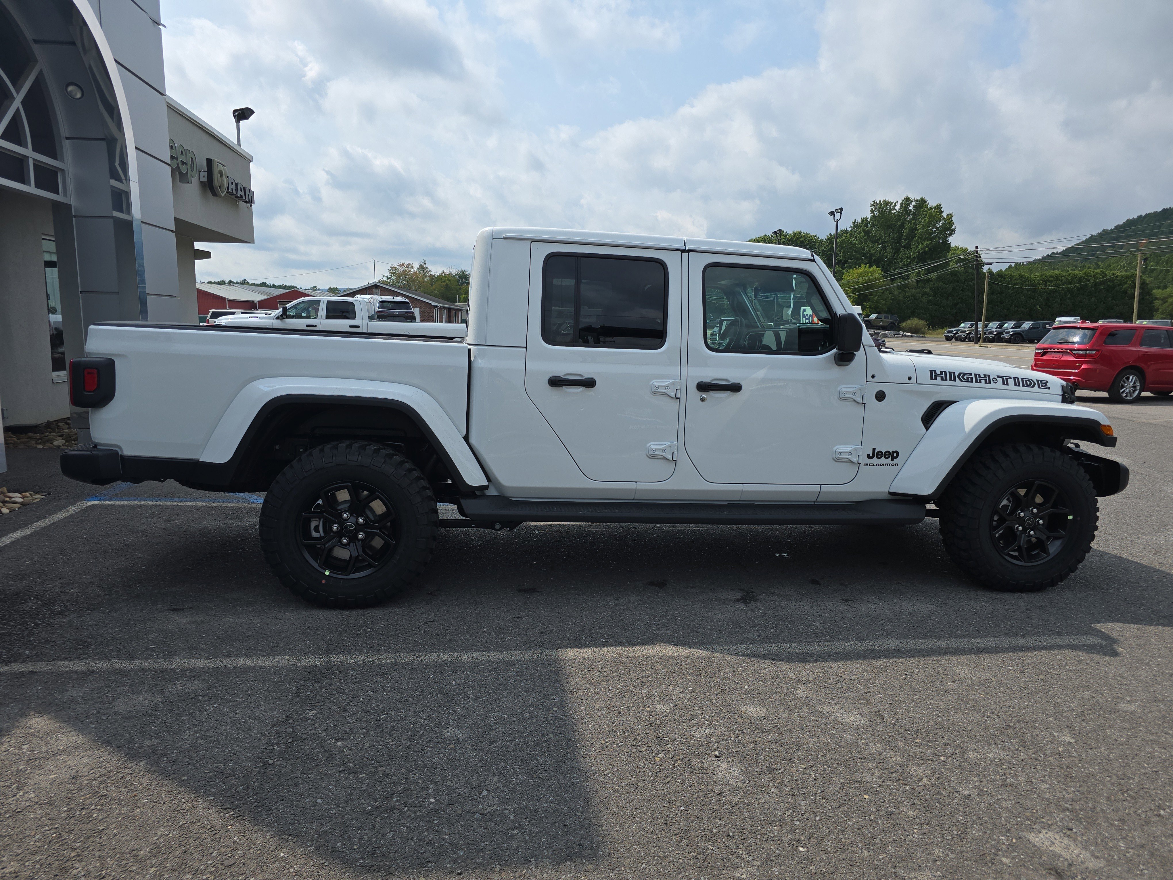 New 2025 Jeep Gladiator Sport image 2