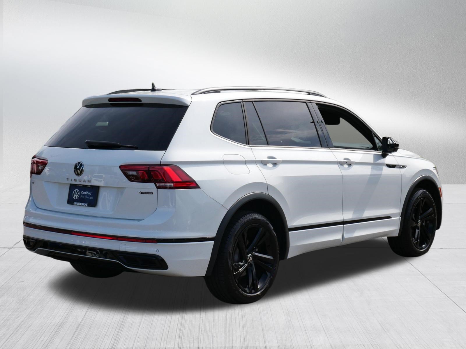 Used 2023 Volkswagen Tiguan SE R-Line AWD/4WD image 7