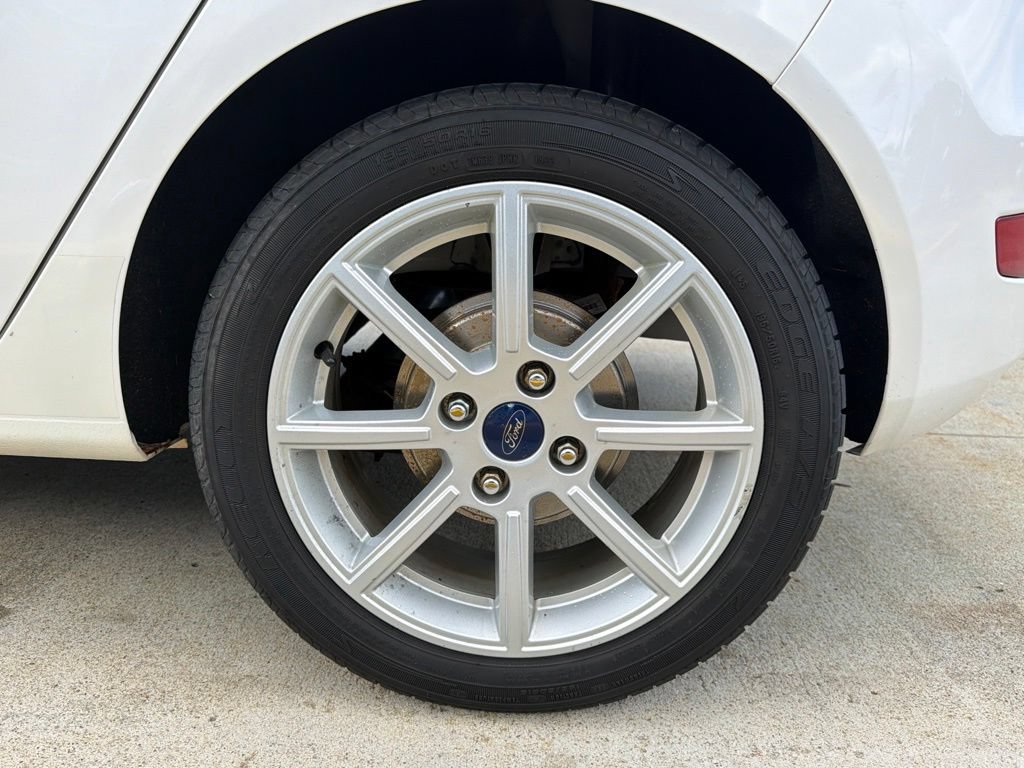 Used 2016 Ford Fiesta SE w/ Equipment Group 201A FWD image 8