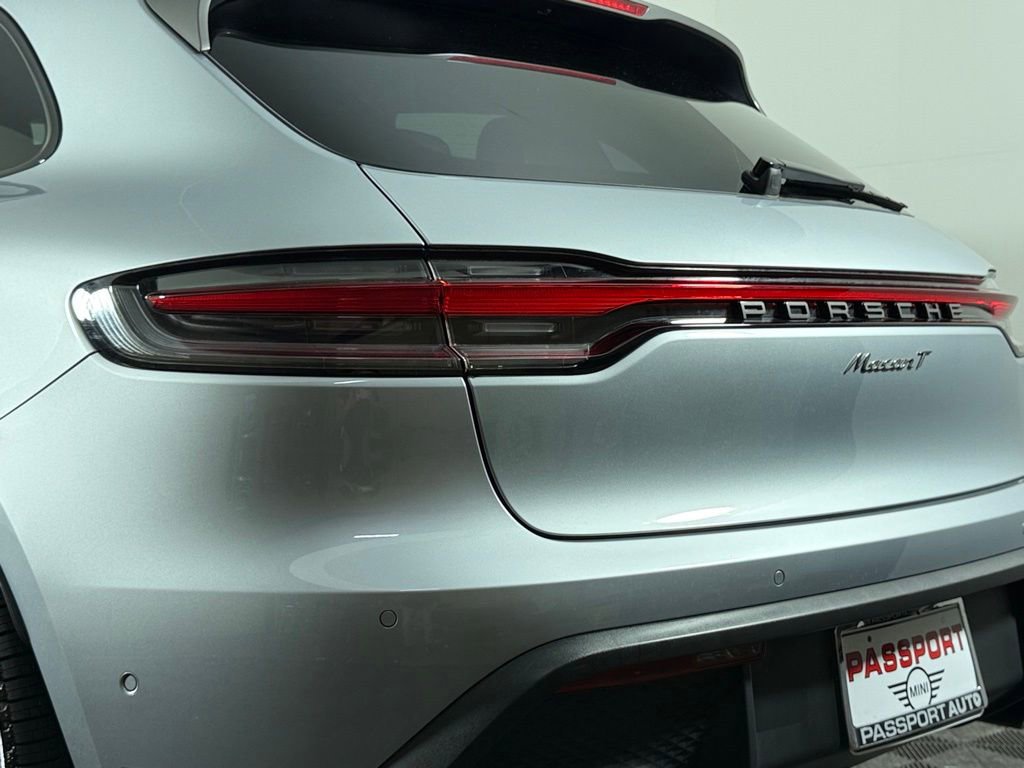 Used 2025 Porsche Macan AWD/4WD image 6