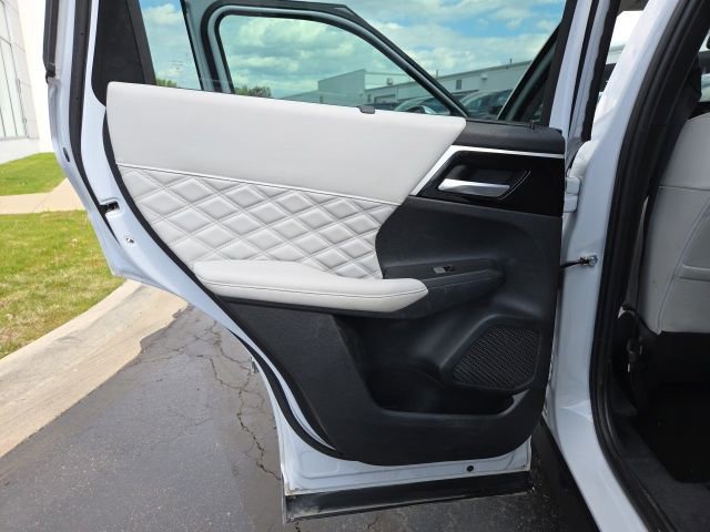 Used 2023 Mitsubishi Outlander SEL AWD/4WD image 12