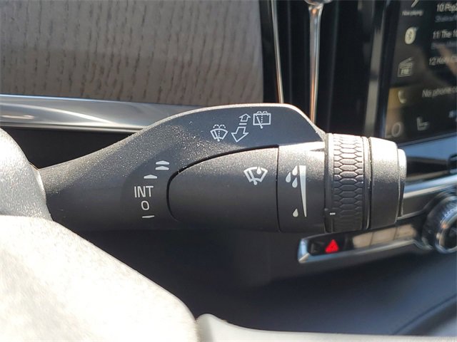 Used 2021 Volvo V90 T6 Cross Country image 13